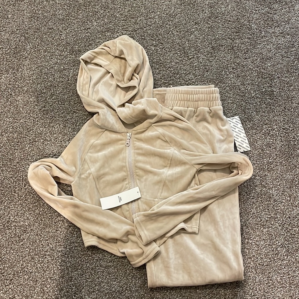 BNWT urban outfitters velour track suit - Picture 3 of 3